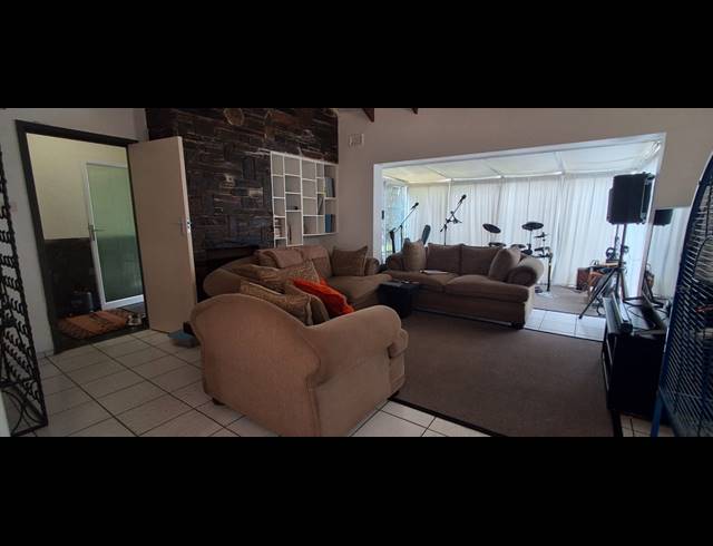 4 BEDROOM FREEHOLD FOR SALE IN WESTBROOK